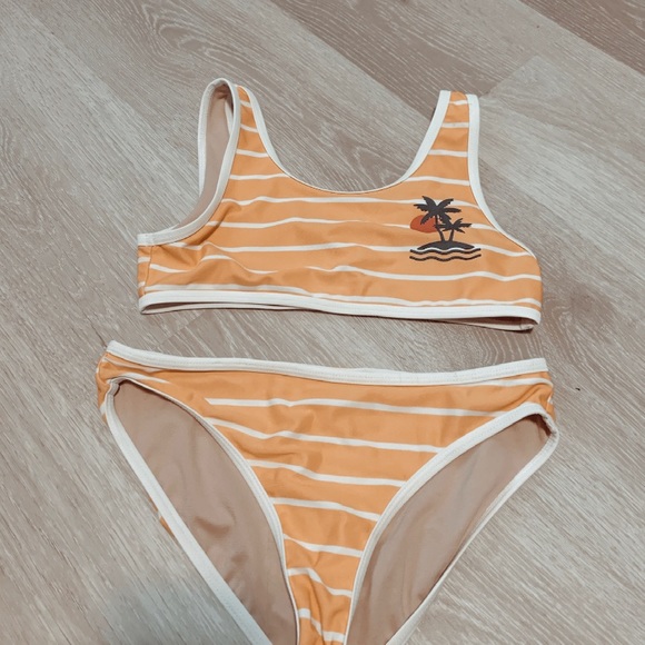 Bikini - Picture 1 of 2